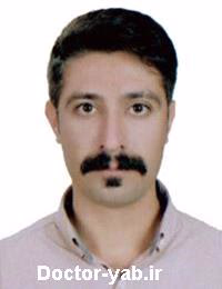 دکتر رامین نشسته